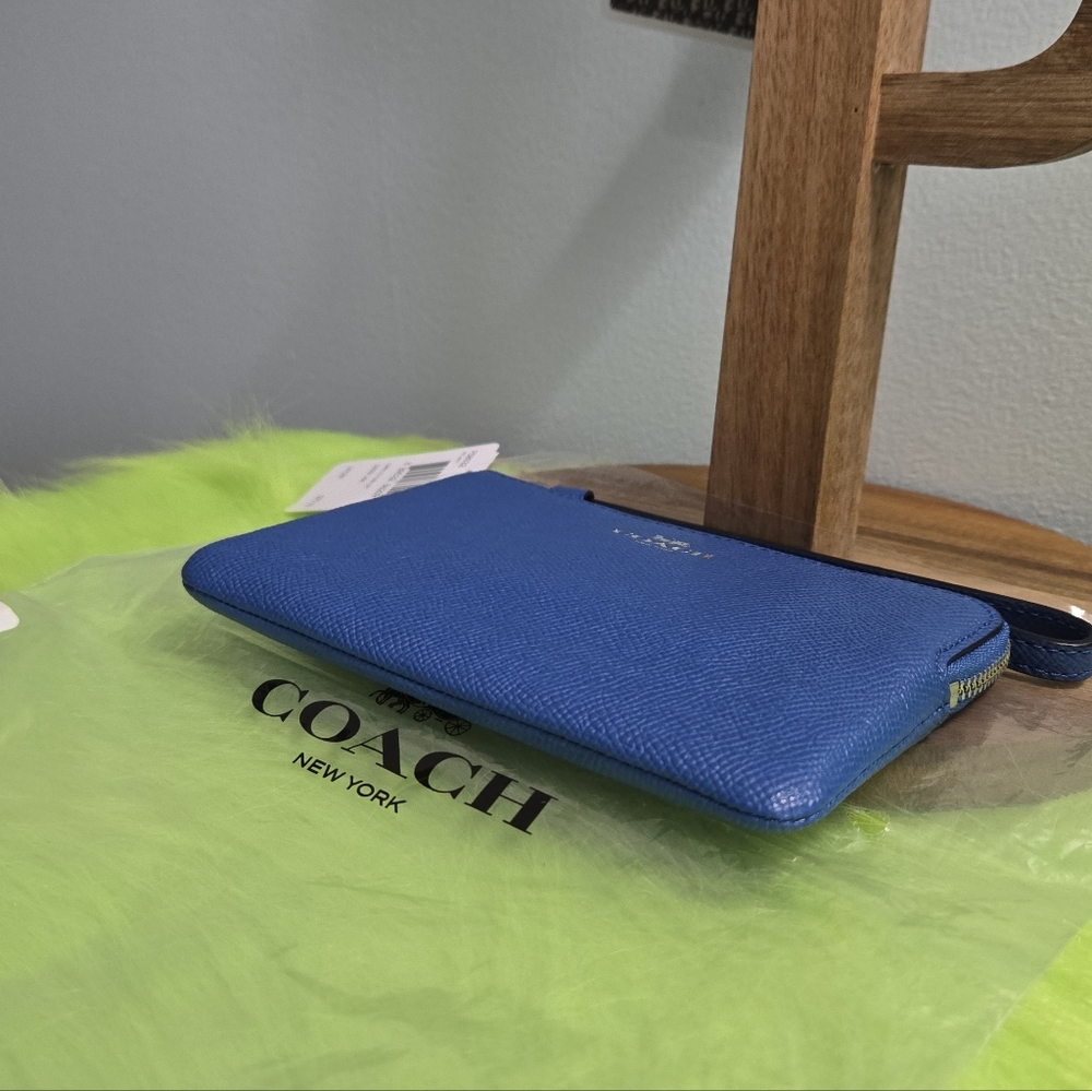 Coach Corner Zip Wristlet in crossgrain leather, color SV/Lapis (blue) NWT - Picture 6 of 11